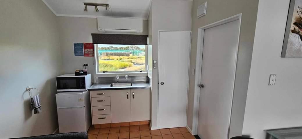 Sunnydays Motel Гизбърн Екстериор снимка