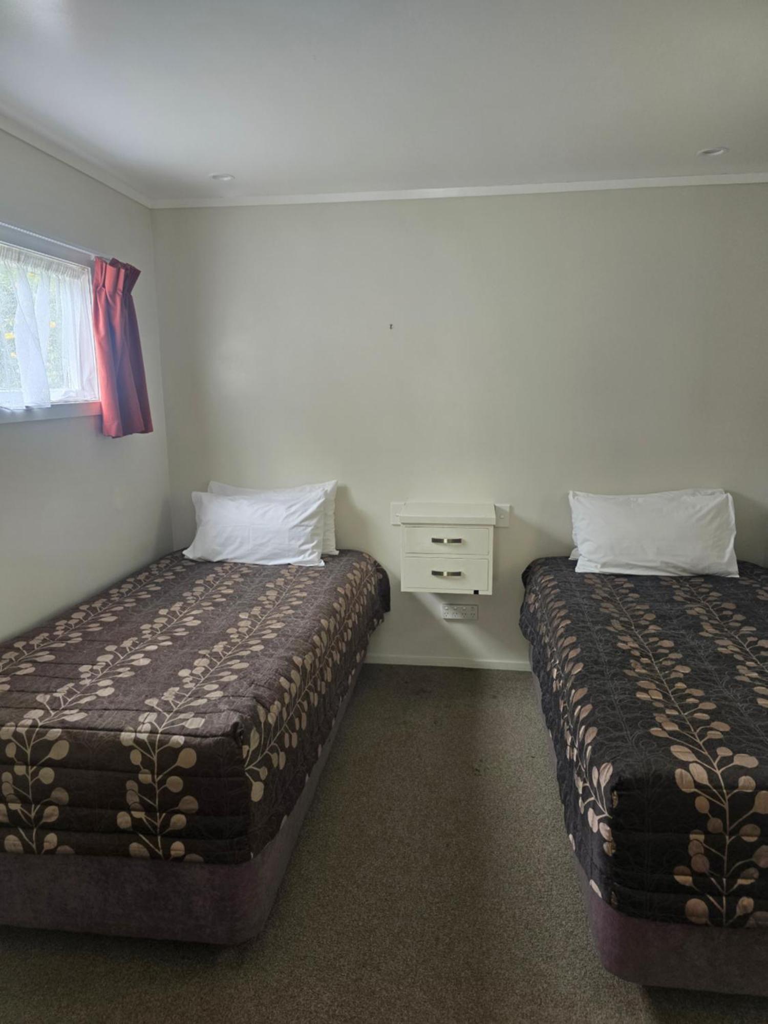 Sunnydays Motel Гизбърн Екстериор снимка